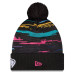 Шапка с помпоном Seattle Seahawks New Era 2026 NFL Crucial Catch Cuffed - Black