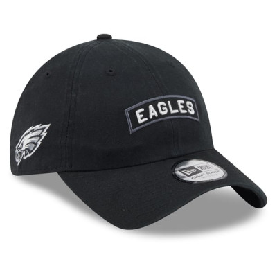 Бейсболка Philadelphia Eagles New Era 2026 Salute To Service Casual Classic - Black