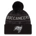 Шапка с помпоном Tampa Bay Buccaneers New Era 2026 Salute To Service Cuffed - Black