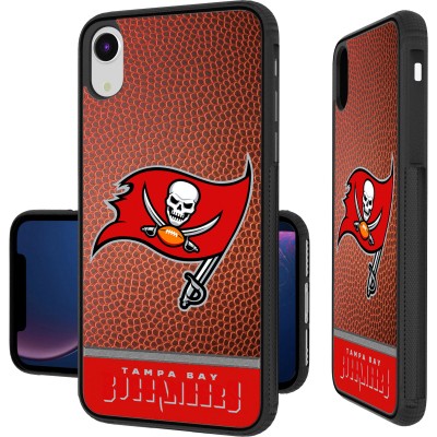 Чехол на iPhone Tampa Bay Buccaneers iPhone Bump with Football Design - оригинальные аксессуары NFL Тампа Бэй Буканерс
