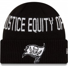 Вязанная шапка Tampa Bay Buccaneers New Era Team Social Justice - Black