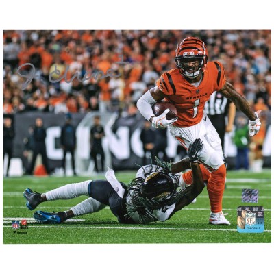 Autographed Cincinnati Bengals JaMarr Chase Fanatics Authentic 8 x 10 Breaking Tackle Photograph