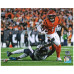 Фото с автографом Cincinnati Bengals Ja'Marr Chase Fanatics Authentic 8 x 10 Breaking Tackle