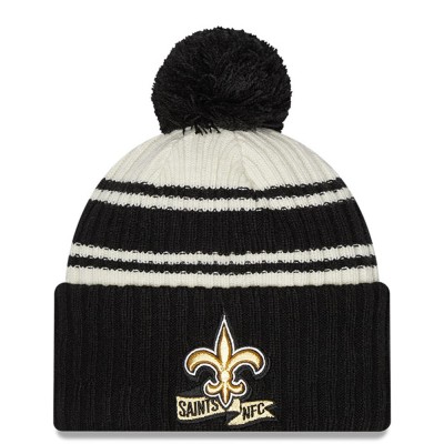 Шапка с помпоном New Orleans Saints New Era Cream/Black 2022 Sideline Sport Cuffed Knit