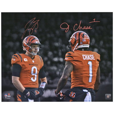 Фото Multi-Signed Cincinnati Bengals Ja'Marr Chase & Joe Burrow Fanatics Authentic 16 x 20 Spotlight