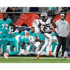 Unsigned Cincinnati Bengals Tee Higgins Fanatics Authentic Catches a Pass in Stride for a Touchdown in White Alternate Jersey Photograph